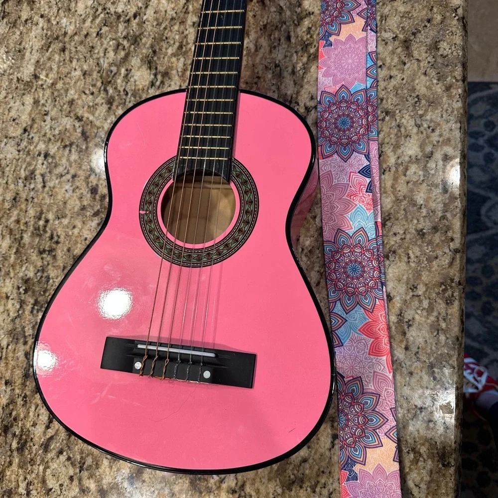 Toddler/Children’s Pink “My First” Acoustic Guitar with strap, pick and case - Picture 7 of 10